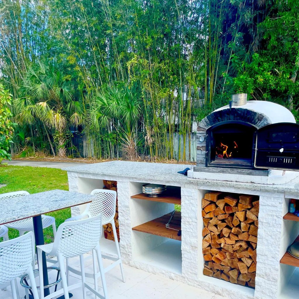 Ventura Preto Premium Pizza Oven